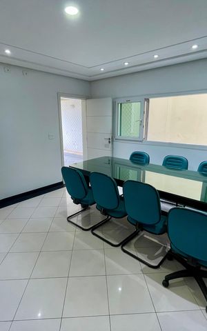 Casa à venda com 380m², 4 quartos e 4 vagas Casa à venda com 380m², 4 quartos e 4 vagasCozinha