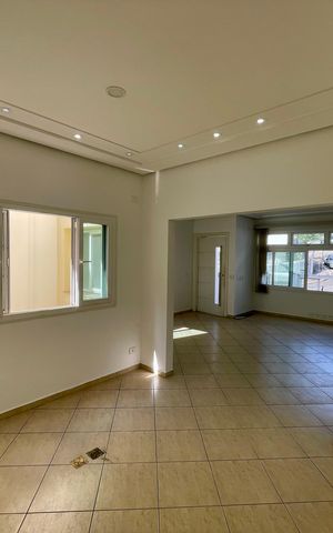 Casa à venda com 380m², 4 quartos e 4 vagas Casa à venda com 380m², 4 quartos e 4 vagasSala de Jantar