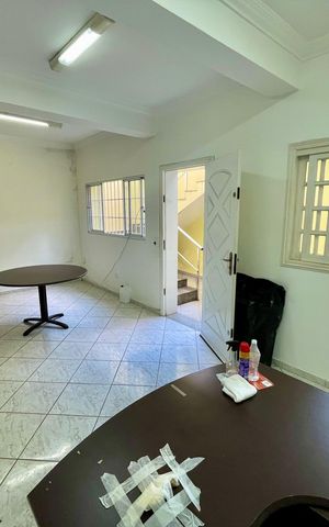 Casa à venda com 380m², 4 quartos e 4 vagas Casa à venda com 380m², 4 quartos e 4 vagasSala 3