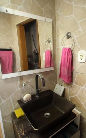 Casa de condomínio à venda com 146m², 2 quartos e 1 vagaBanheiro 1