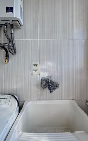 Apartamento à venda com 56m², 2 quartos e 1 vaga Apartamento à venda com 56m², 2 quartos e 1 vagaCozinha e Área de Serviço