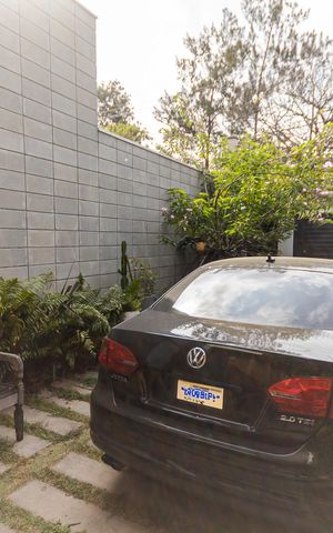 Casa à venda com 143m², 1 quarto e 2 vagas Casa à venda com 143m², 1 quarto e 2 vagasGaragem