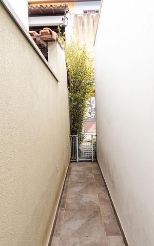 Casa à venda com 143m², 1 quarto e 2 vagas Casa à venda com 143m², 1 quarto e 2 vagasCorredor