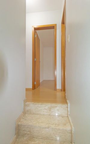 Casa de condomínio à venda com 92m², 3 quartos e 3 vagas Casa de condomínio à venda com 92m², 3 quartos e 3 vagasCorredor
