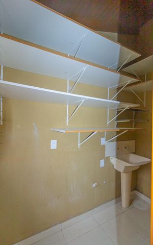 Casa de condomínio à venda com 92m², 3 quartos e 3 vagas Casa de condomínio à venda com 92m², 3 quartos e 3 vagasÁrea de Serviço