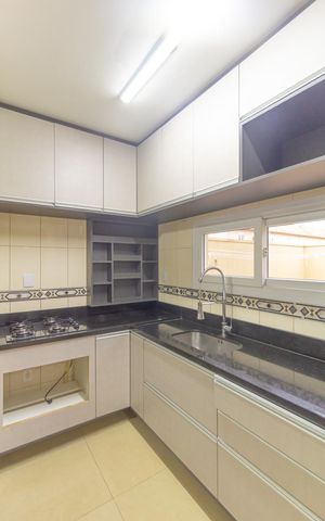 Casa de condomínio à venda com 92m², 3 quartos e 3 vagas Casa de condomínio à venda com 92m², 3 quartos e 3 vagasCozinha