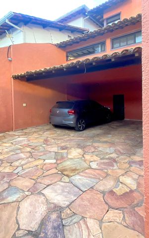 Casa à venda com 460m², 4 quartos e 4 vagas Casa à venda com 460m², 4 quartos e 4 vagasGaragem