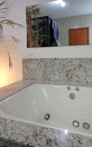 Casa à venda com 460m², 4 quartos e 4 vagasBanheiro da Suíte 1