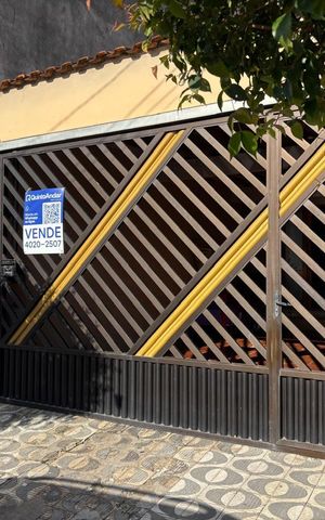 Casa à venda com 160m², 3 quartos e 2 vagasFachada
