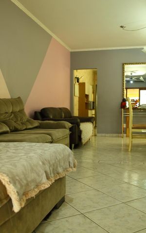 Casa à venda com 160m², 3 quartos e 2 vagasSala