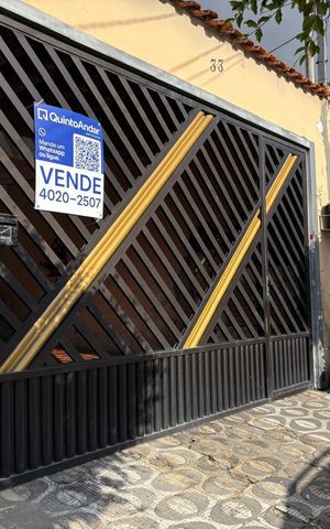 Casa à venda com 160m², 3 quartos e 2 vagasFachada