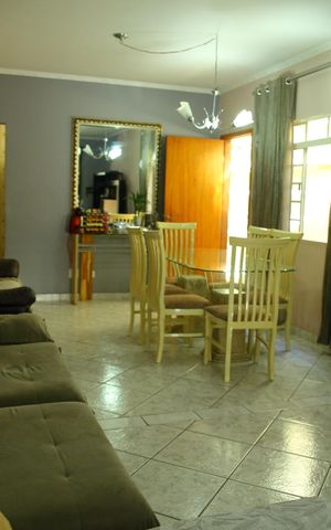 Casa à venda com 160m², 3 quartos e 2 vagasSala