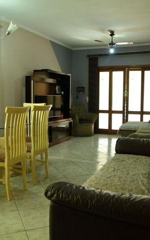Casa à venda com 160m², 3 quartos e 2 vagasSala