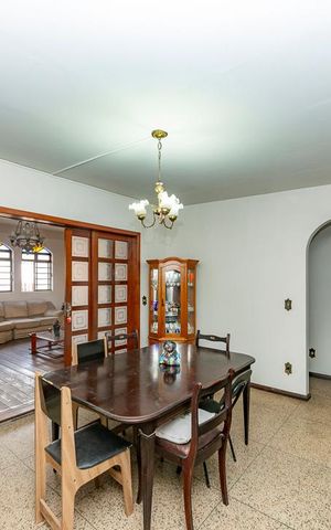 Casa à venda com 240m², 5 quartos e 4 vagas Casa à venda com 240m², 5 quartos e 4 vagasSala 2