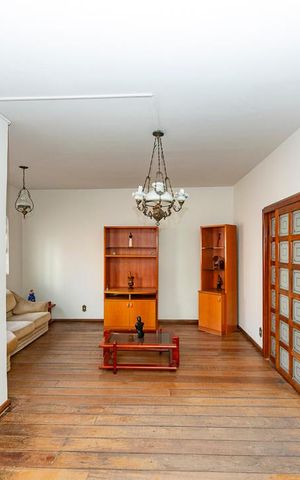 Casa à venda com 240m², 5 quartos e 4 vagas Casa à venda com 240m², 5 quartos e 4 vagasSala 1