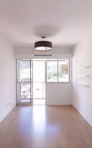 Apartamento à venda com 57m², 2 quartos e 1 vaga Apartamento à venda com 57m², 2 quartos e 1 vagaSala