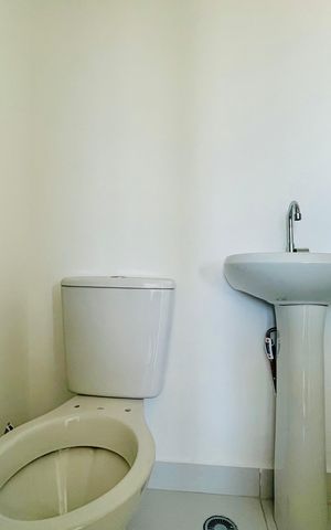 Apartamento à venda com 32m², 2 quartos e sem vaga Apartamento à venda com 32m², 2 quartos e sem vagaBanheiro Social