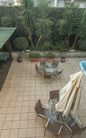 Casa à venda com 490m², 3 quartos e 1 vagaFundos