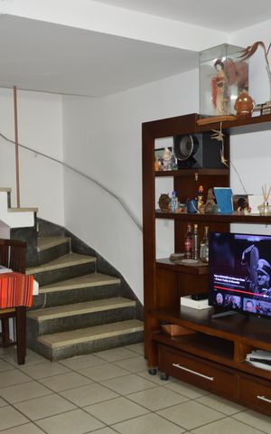 Casa à venda com 105m², 3 quartos e 1 vagaSala