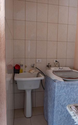 Casa à venda com 276m², 3 quartos e 2 vagas Casa à venda com 276m², 3 quartos e 2 vagasÁrea e serviço