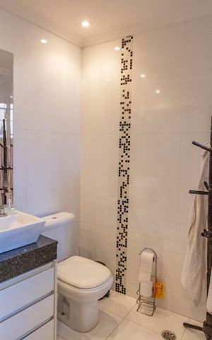 Casa à venda com 276m², 3 quartos e 2 vagas Casa à venda com 276m², 3 quartos e 2 vagasBanheiro da Suíte 2
