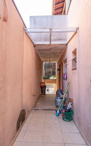 Casa à venda com 276m², 3 quartos e 2 vagas Casa à venda com 276m², 3 quartos e 2 vagasCorredor
