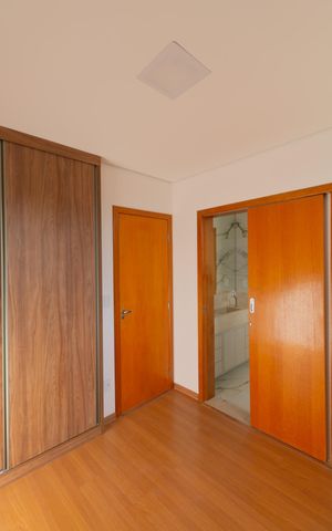 Apartamento à venda com 164m², 4 quartos e 4 vagas Apartamento à venda com 164m², 4 quartos e 4 vagasSuíte 2