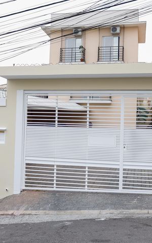Casa de condomínio à venda com 60m², 2 quartos e 1 vaga Casa de condomínio à venda com 60m², 2 quartos e 1 vagaFachada