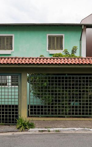 Casa à venda com 510m², 4 quartos e 8 vagas Casa à venda com 510m², 4 quartos e 8 vagasFachada