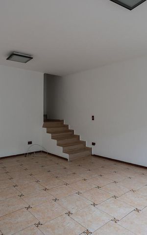 Casa à venda com 510m², 4 quartos e 8 vagas Casa à venda com 510m², 4 quartos e 8 vagasSala de estar