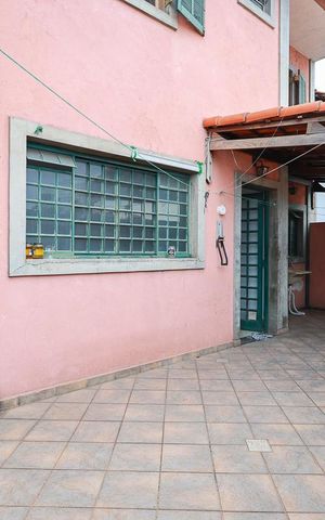 Casa à venda com 510m², 4 quartos e 8 vagas Casa à venda com 510m², 4 quartos e 8 vagasQuintal e área de lazer