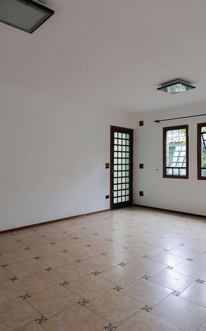 Casa à venda com 510m², 4 quartos e 8 vagas Casa à venda com 510m², 4 quartos e 8 vagasSala de estar