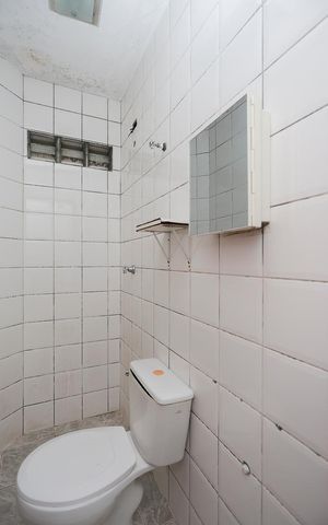 Casa à venda com 510m², 4 quartos e 8 vagas Casa à venda com 510m², 4 quartos e 8 vagasLavabo de serviço