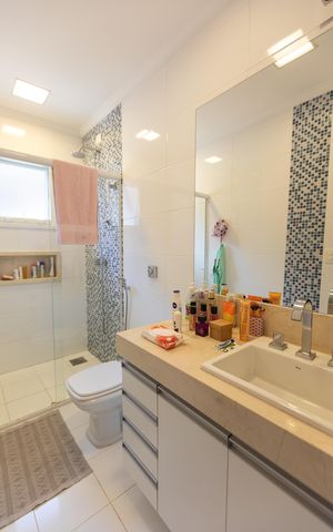Casa à venda com 370m², 4 quartos e 2 vagas Casa à venda com 370m², 4 quartos e 2 vagasBanheiro da Suite 2