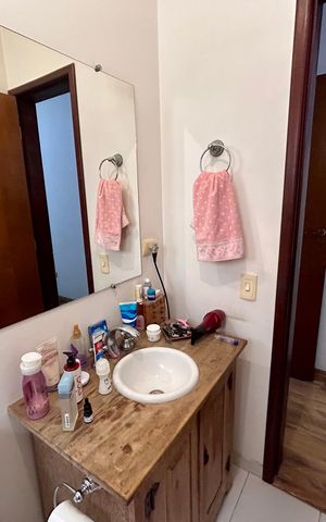 Casa à venda com 181m², 3 quartos e 2 vagas Casa à venda com 181m², 3 quartos e 2 vagasBanheiro da Suíte