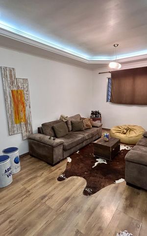Casa à venda com 181m², 3 quartos e 2 vagas Casa à venda com 181m², 3 quartos e 2 vagasSala