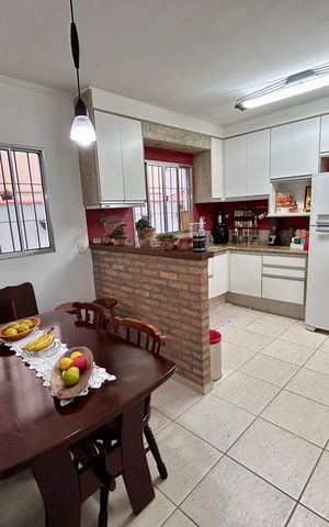 Casa à venda com 181m², 3 quartos e 2 vagas Casa à venda com 181m², 3 quartos e 2 vagasCozinha