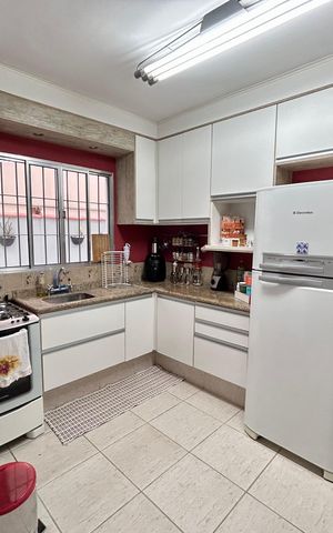 Casa à venda com 181m², 3 quartos e 2 vagas Casa à venda com 181m², 3 quartos e 2 vagasCozinha