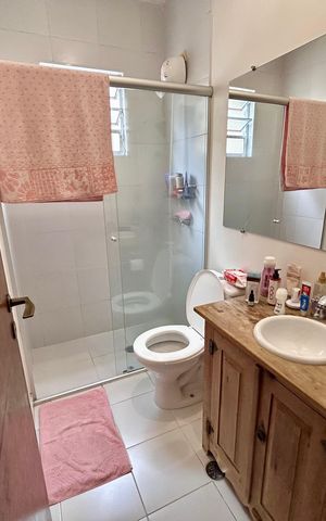 Casa à venda com 181m², 3 quartos e 2 vagas Casa à venda com 181m², 3 quartos e 2 vagasBanheiro da Suíte