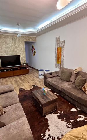 Casa à venda com 181m², 3 quartos e 2 vagas Casa à venda com 181m², 3 quartos e 2 vagasSala