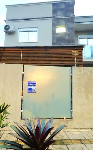 Casa à venda com 115m², 3 quartos e 2 vagasPlaca