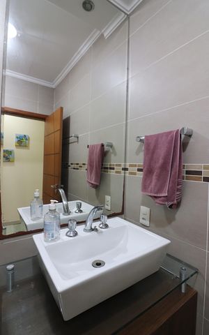 Casa à venda com 370m², 3 quartos e 8 vagasBanheiro Social