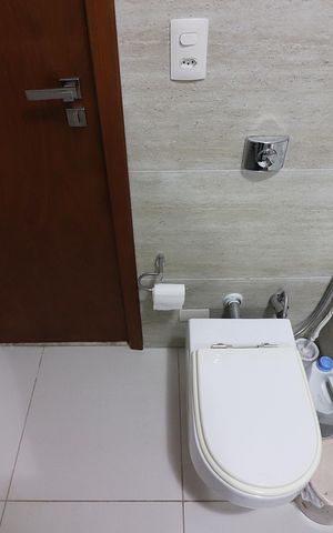 Casa à venda com 370m², 3 quartos e 8 vagasBanheiro da Suíte 1