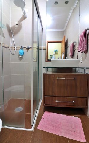 Casa à venda com 370m², 3 quartos e 8 vagasBanheiro Social