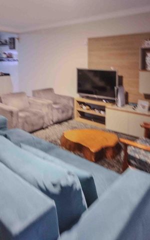 Casa à venda com 140m², 3 quartos e 2 vagas Casa à venda com 140m², 3 quartos e 2 vagasSala
