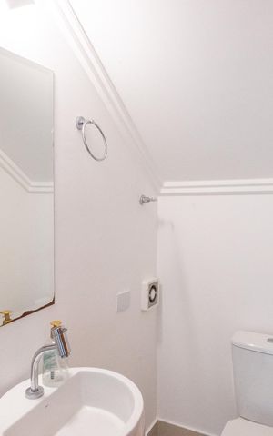 Casa à venda com 95m², 3 quartos e 2 vagas Casa à venda com 95m², 3 quartos e 2 vagasLavabo