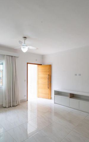 Casa à venda com 95m², 3 quartos e 2 vagas Casa à venda com 95m², 3 quartos e 2 vagasSala