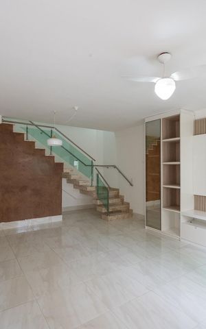 Casa à venda com 95m², 3 quartos e 2 vagas Casa à venda com 95m², 3 quartos e 2 vagasSala
