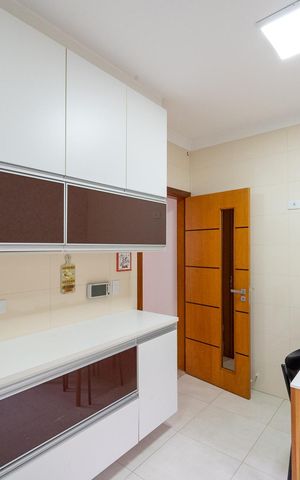 Casa à venda com 95m², 3 quartos e 2 vagas Casa à venda com 95m², 3 quartos e 2 vagasCozinha