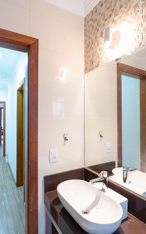 Casa à venda com 95m², 3 quartos e 2 vagas Casa à venda com 95m², 3 quartos e 2 vagasBanheiro Social